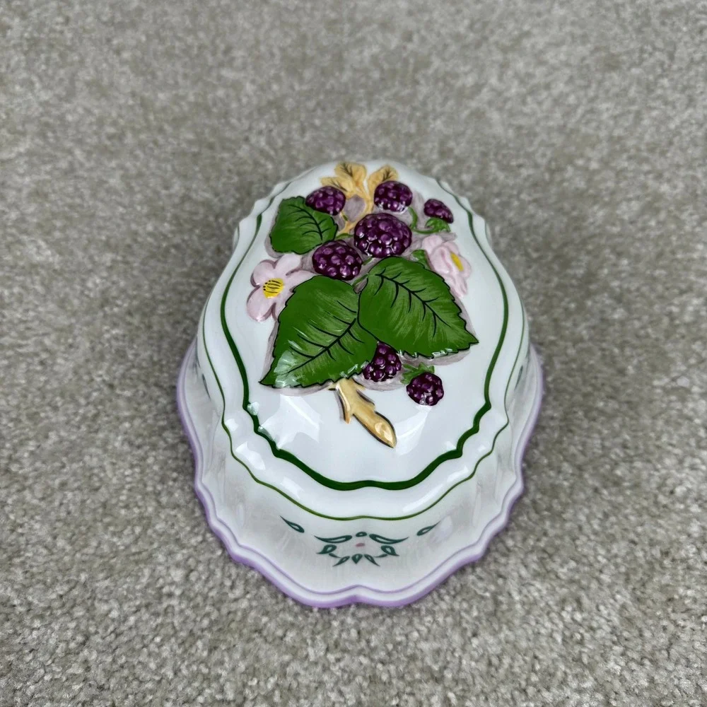 Le Cordon Bleu Franklin Mint 1986 Blackberry Ceramic Jello Mold Wall Decor